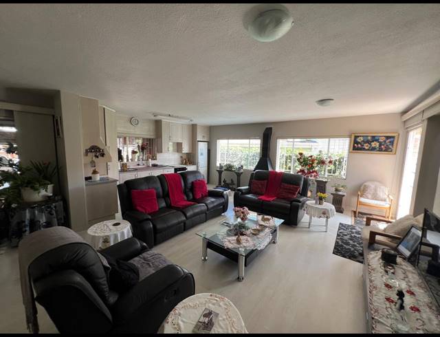 3 BEDROOM TOWNHOUSE FOR SALE IN MISTY BAY